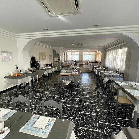 קאטוליקה Hotel D'Annunzio מראה חיצוני תמונה