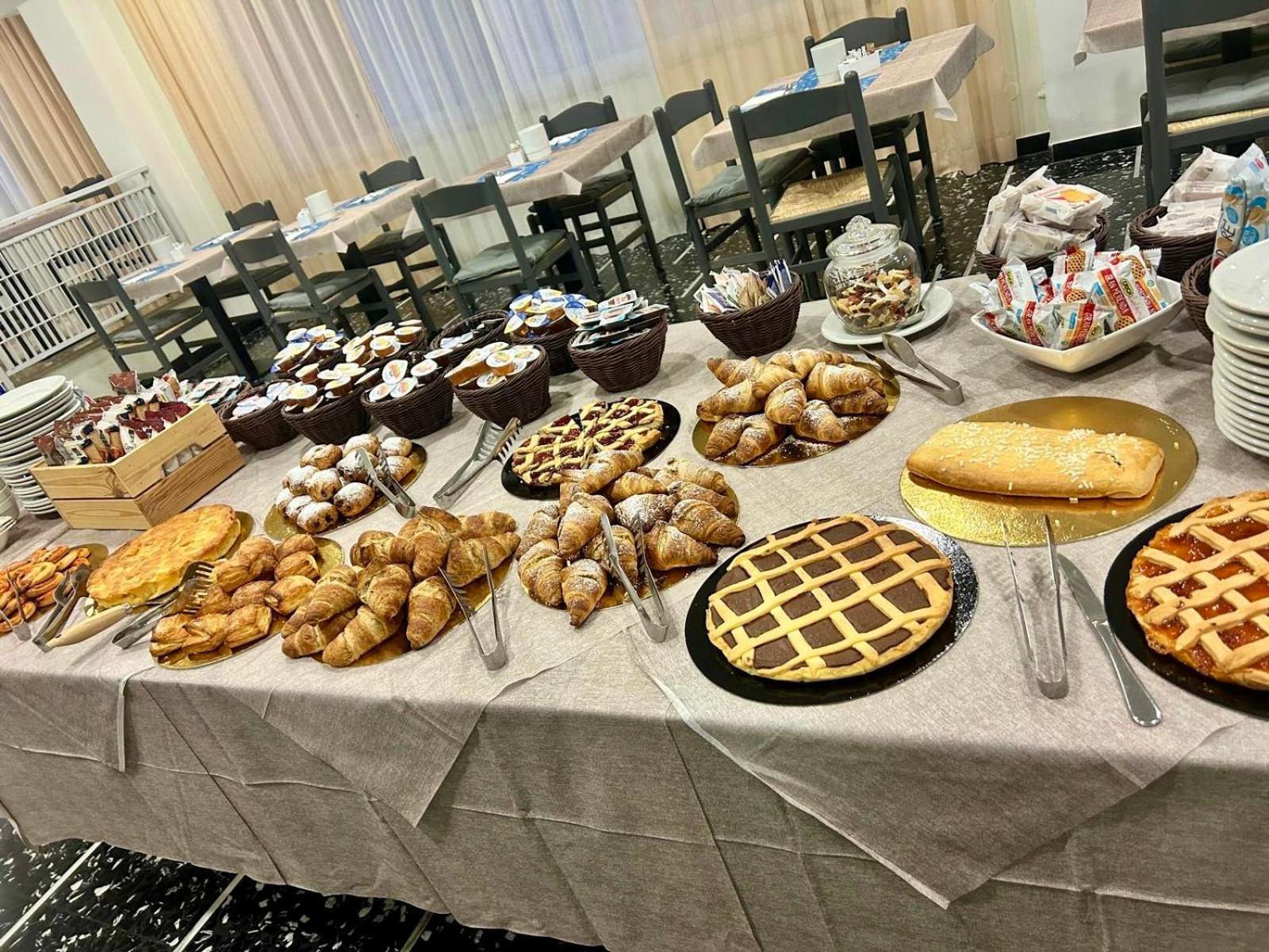 קאטוליקה Hotel D'Annunzio מראה חיצוני תמונה
