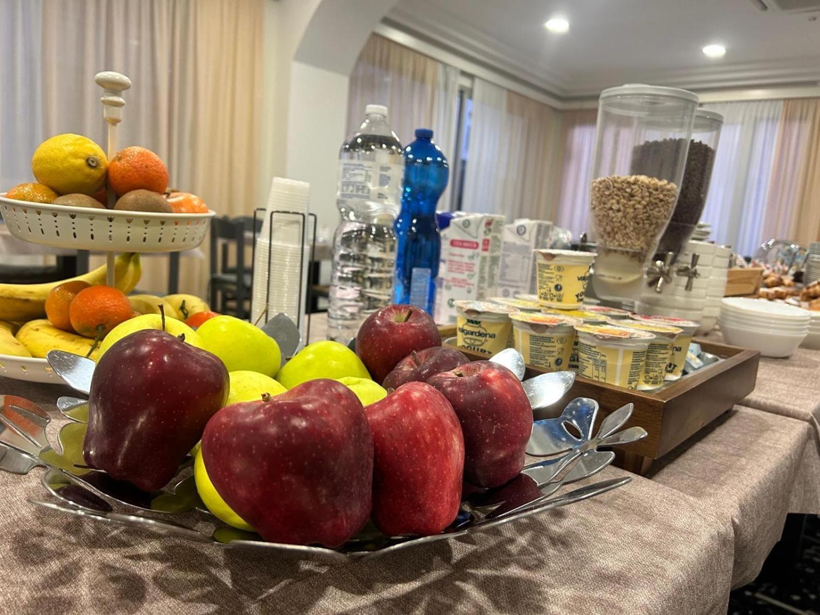 קאטוליקה Hotel D'Annunzio מראה חיצוני תמונה